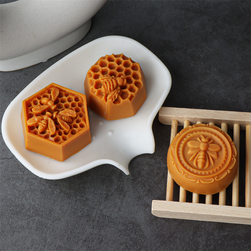 3D Flying Bee Honeycomb Candle – Soap Making Essentials recenzja i cena